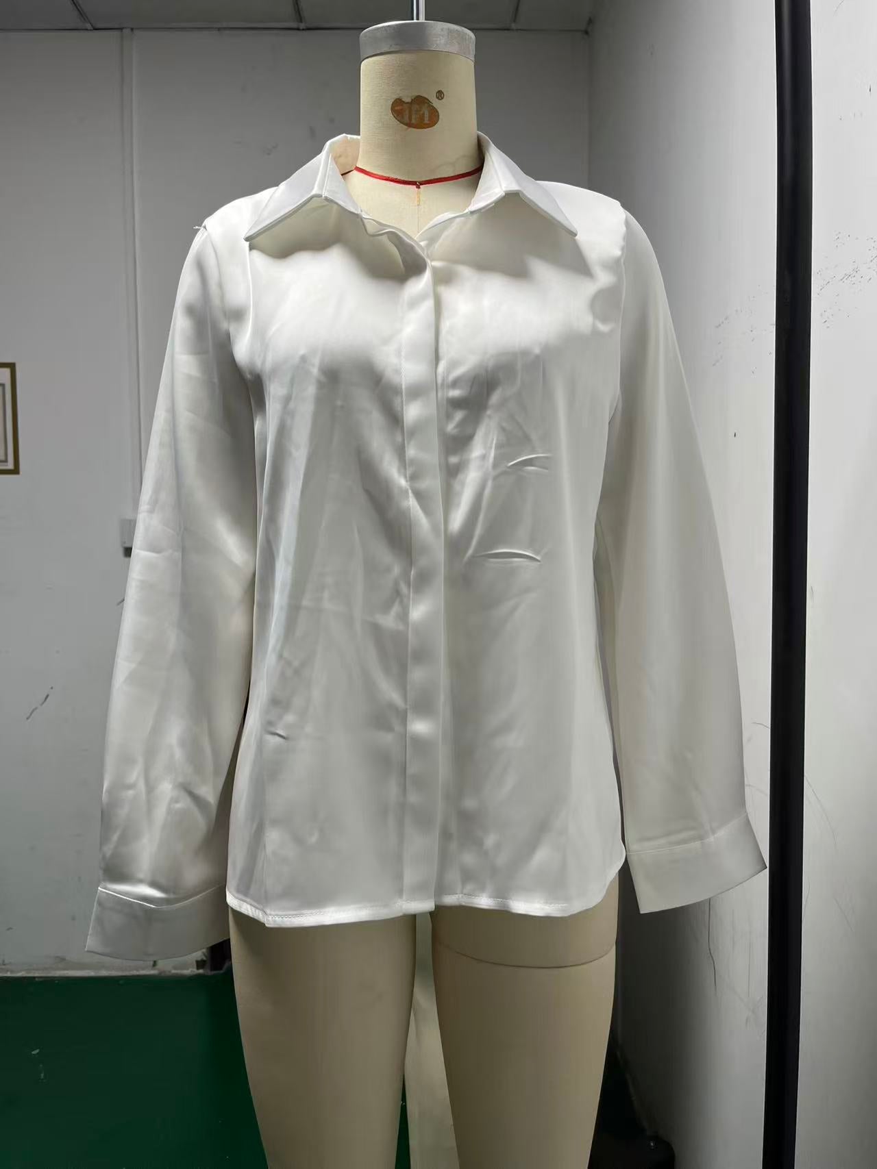Women's Button Blouse with Classic Collar and Relaxed Fit