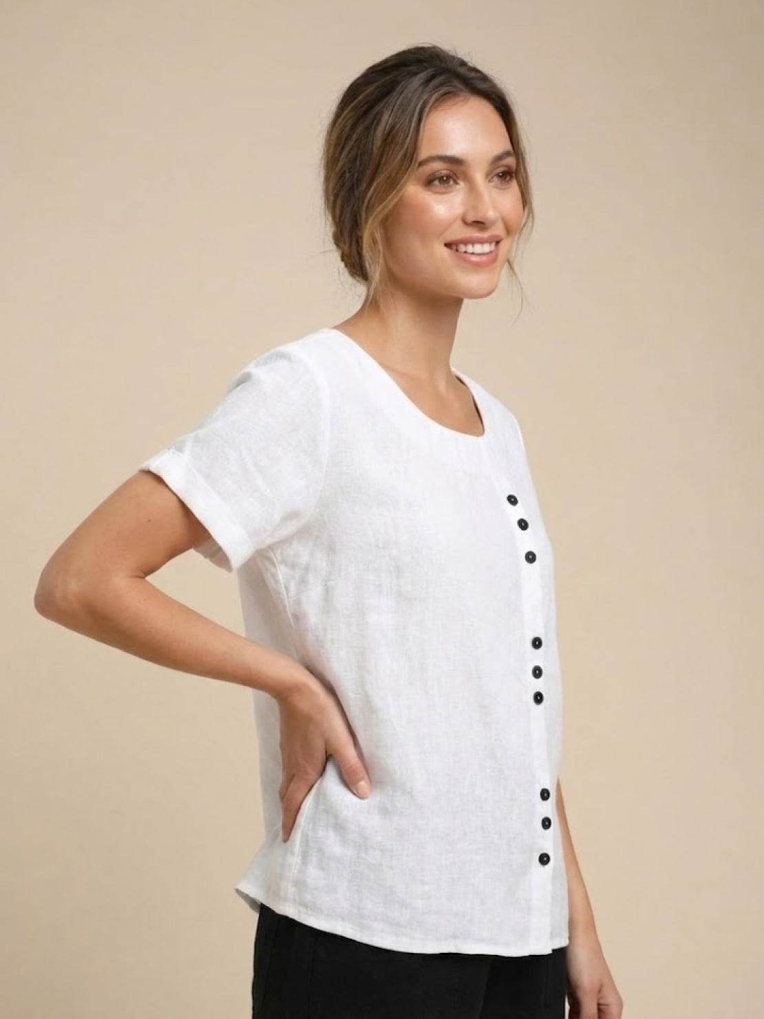 Women's Button Blouse with Round Neckline and Relaxed Fit