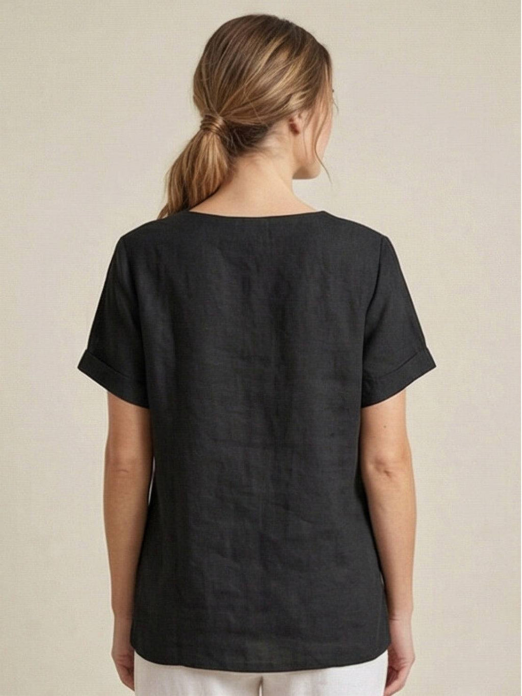 Women's Button Blouse with Round Neckline and Relaxed Fit