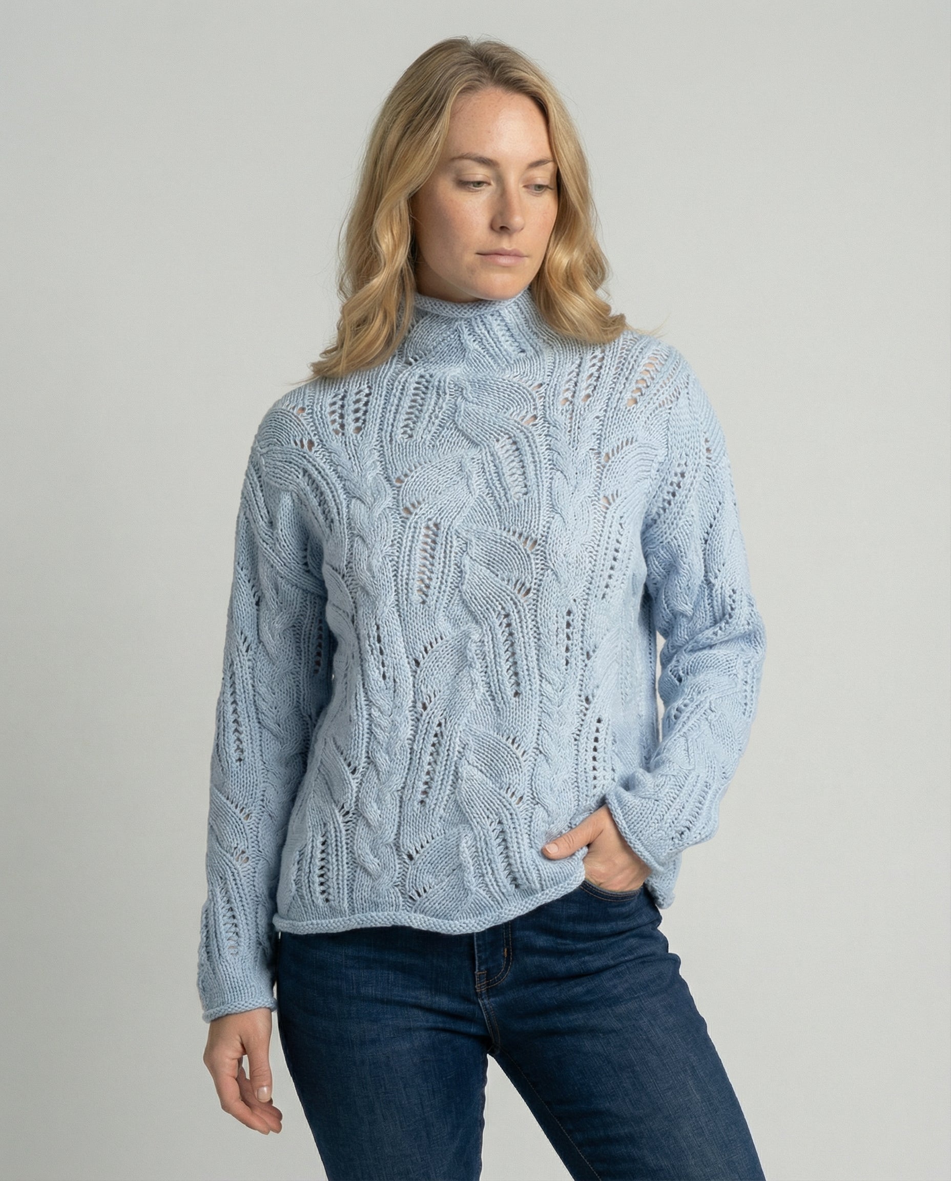 Women's Minimal Crew Neck Sweater – Classic Long Sleeve Knit Pullover